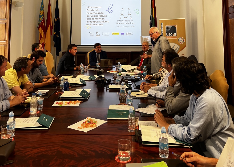 La UCEV presenta bones pràctiques en el foment del cooperativisme educatiu dins l’Assemblea de la UECoE